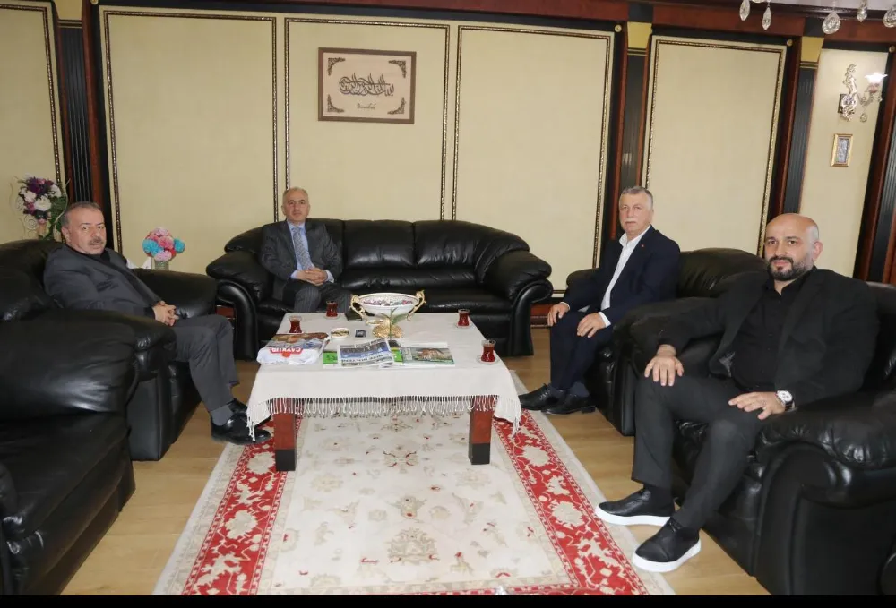 İsan İbar, Ali Yavuz ve Hasan İbar,  Rize Belediye Başkanı Rahmi Metin