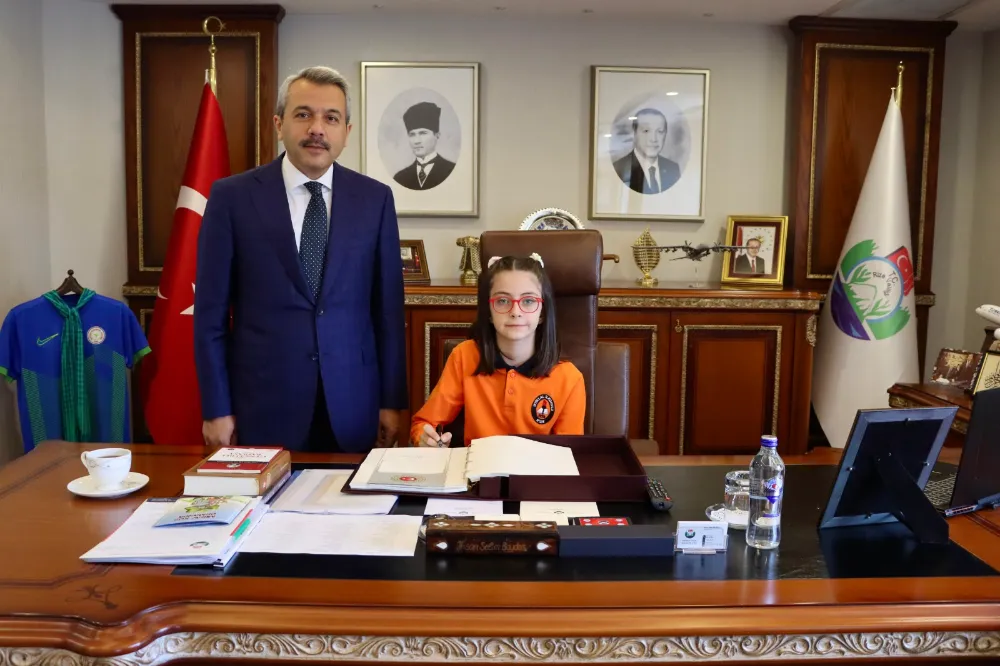 Vali Baydaş, Makamını Zeynep Varlı’ya bıraktı