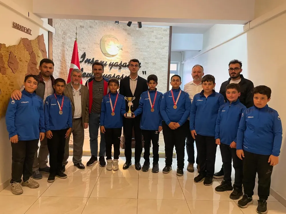 Sayın Alpay DİNCEL;  Türkiye 3. sü Olan Kalkandere İmam Hatip Ortaokulu öğrencilerini Kabul Etti