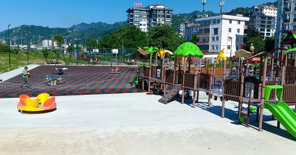 RİZE BELEDİYESİNDEN ÇOCUKLARIMIZ İÇİN YENİ OYUN ALANLARI