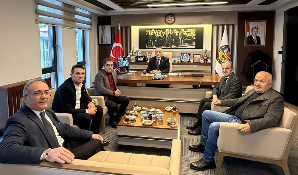 CHP İl Başkanı Saltuk Deniz ve Merkez ilçe Başkanı Necati Topaloğlu, Esnaf ve Sanatkarlar Oda Başkanı Güven Aksoy’u Ziyaret Etti