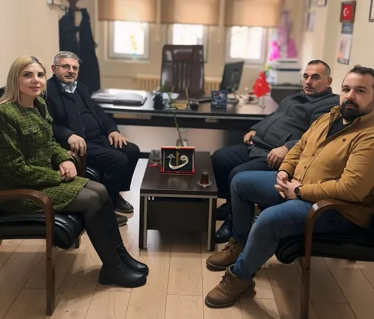 Filografi Hocası Abdülhamit Kurtuluş’tan Selen Kurt’a Anlamlı Hediye