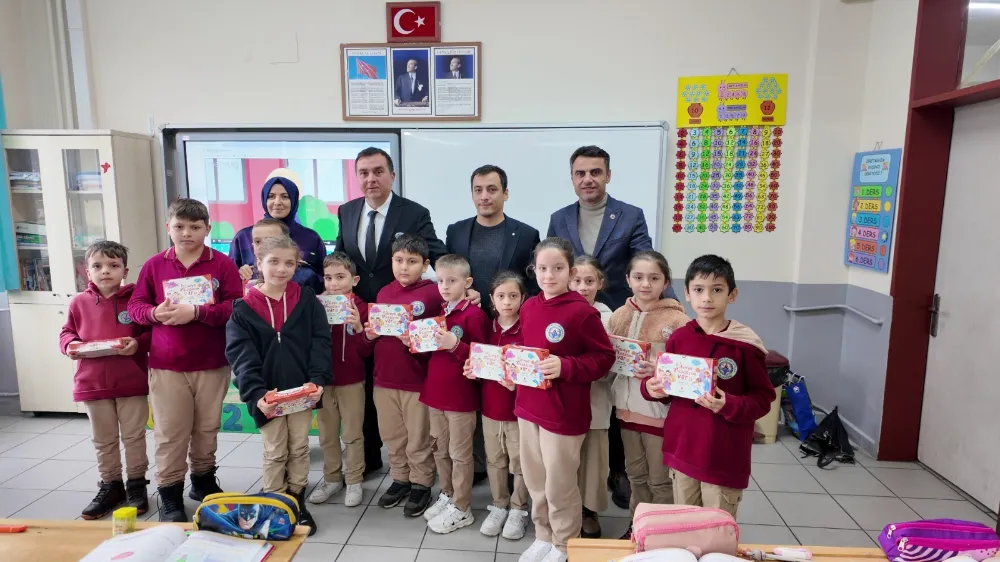 Kalkandere’de “Çay Kitap Projesi” ile Öğrencilere Kitap Sevgisi Aşılanıyor