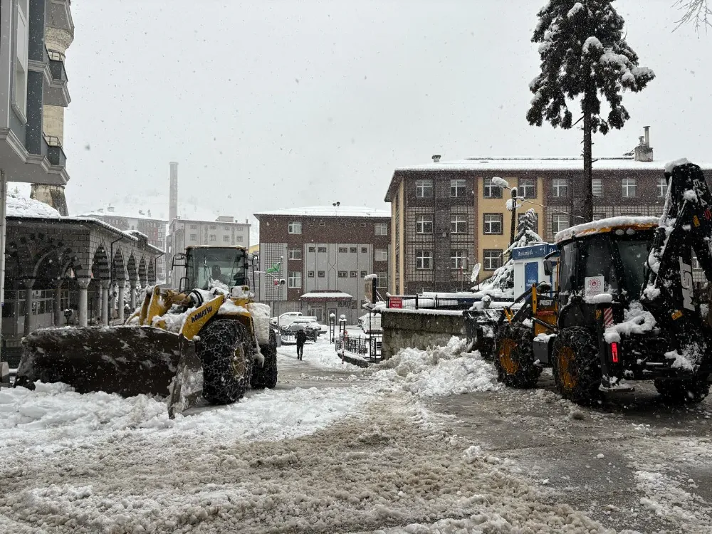 Kalkandere Belediyesi Kar ile Mücadelesi Devam Ediyor