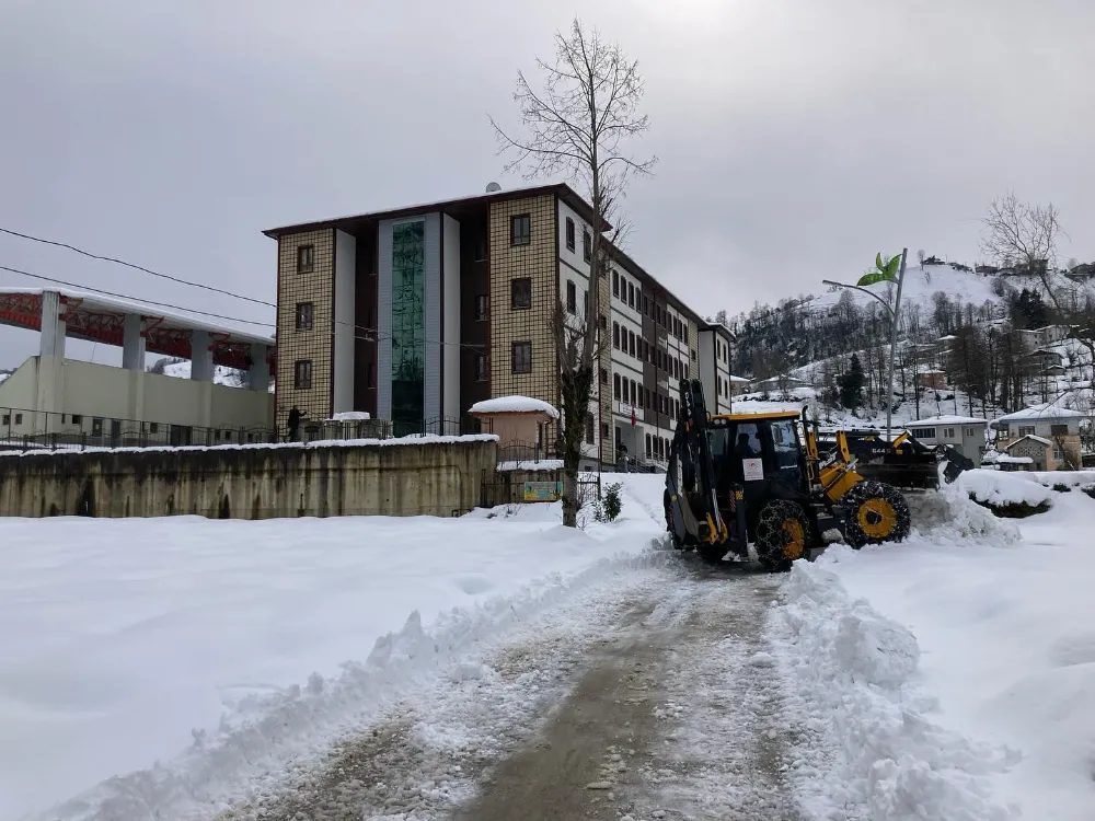 Kalkandere Belediyesi Kar Temizleme Çalışmaları Devam Ediyor