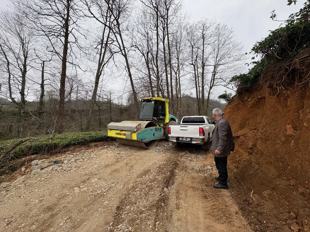 Kalkandere Belediyesi, Kuruköy Mahallesi’nde Yol Tesviye Çalışması Yaptı