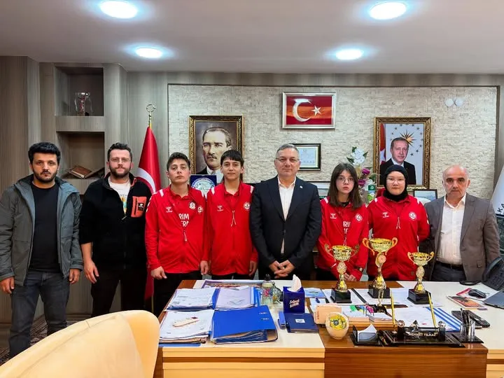 Şampiyon Takımlarımızdan Belediye Başkanımıza Ziyaret