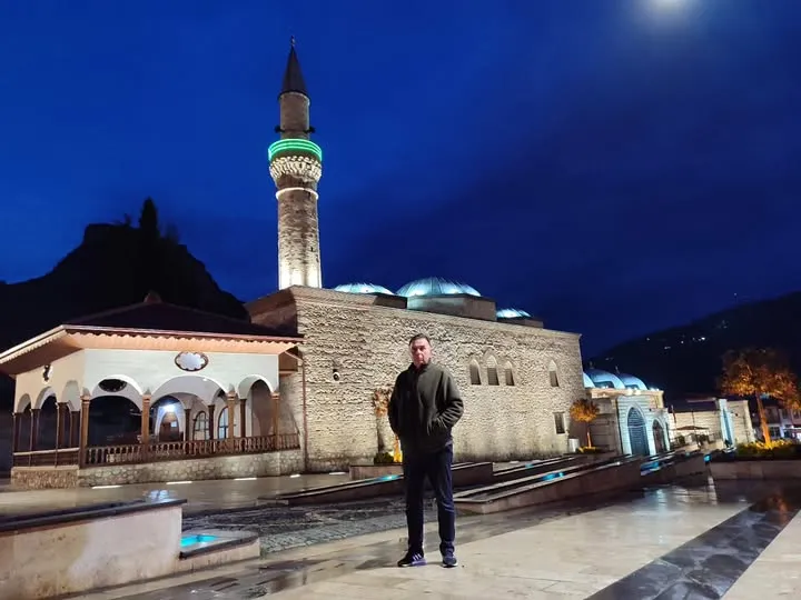 Vatan toprağını başına yastık eden her askerimizin alnı ak, bahtı açık olsun