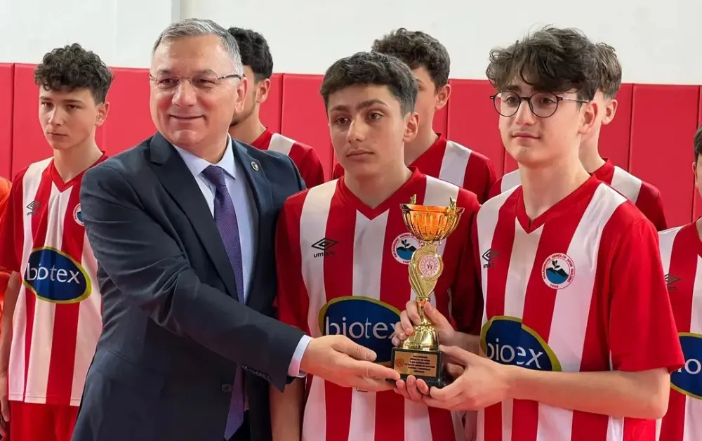 19 Mayıs Atatürk’ü Anma, Gençlik ve Spor Bayramı, Futbol Turnuvası Şampiyonu Kalkanderespor Oldu