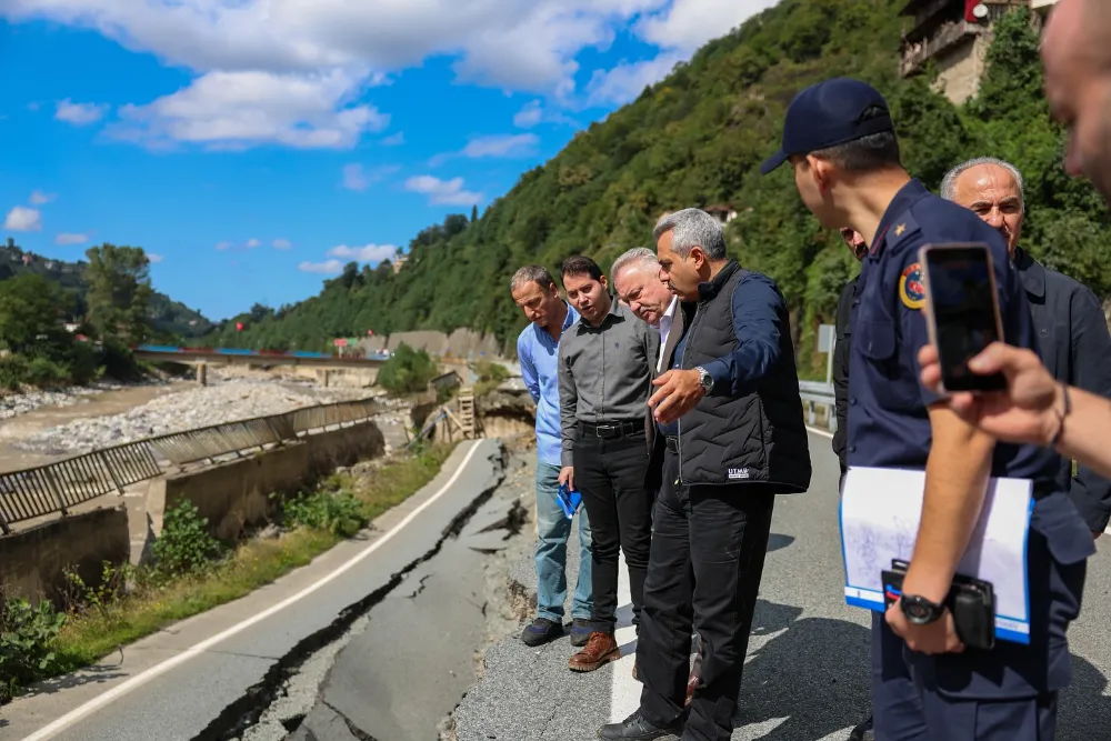 Rize Valisi BAYDAŞ, İkizdere – Kalkandere Yolu Kayabaşı Köyü Mevkiinde İncelemelerde Bulundu