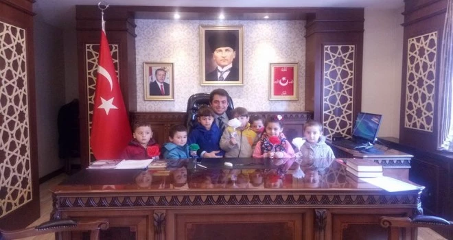 Minik Öğrenciler Kaymakam Ziyareti