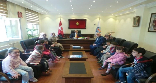Minik Öğrencilerden Kaymakam Ziyareti